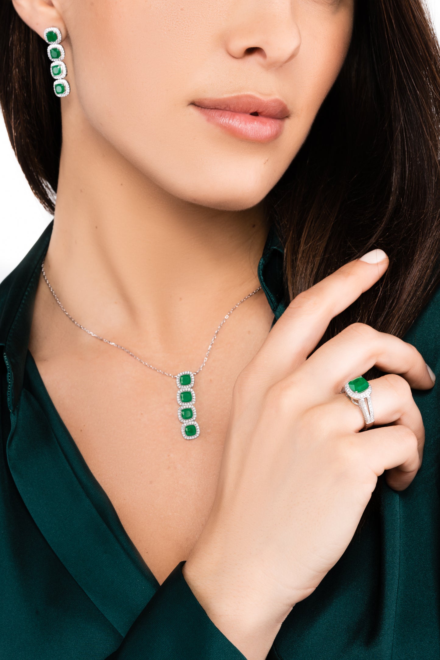 Anello Ara Macao in argento 925 con pietra verde smeraldo opaco